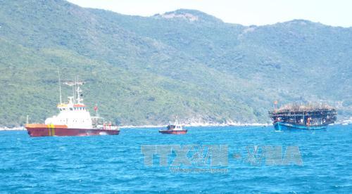 Lai dắt thành công tàu cá bị hỏng máy vào bờ
